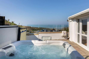 Luxury Family Beachside Home inc Hot Tub & Parking
